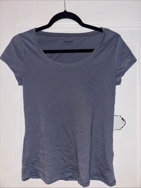 No Boundaries Women's Scoop Neck Short Sleeve Tee - Slate Gray